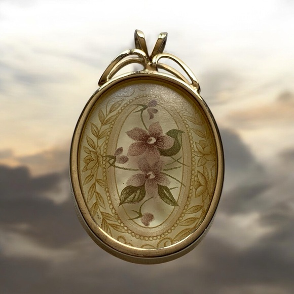 Vintage Gold Tone Violets Floral Pendant - Hand Painted Flowers Oval - Picture 4 of 8